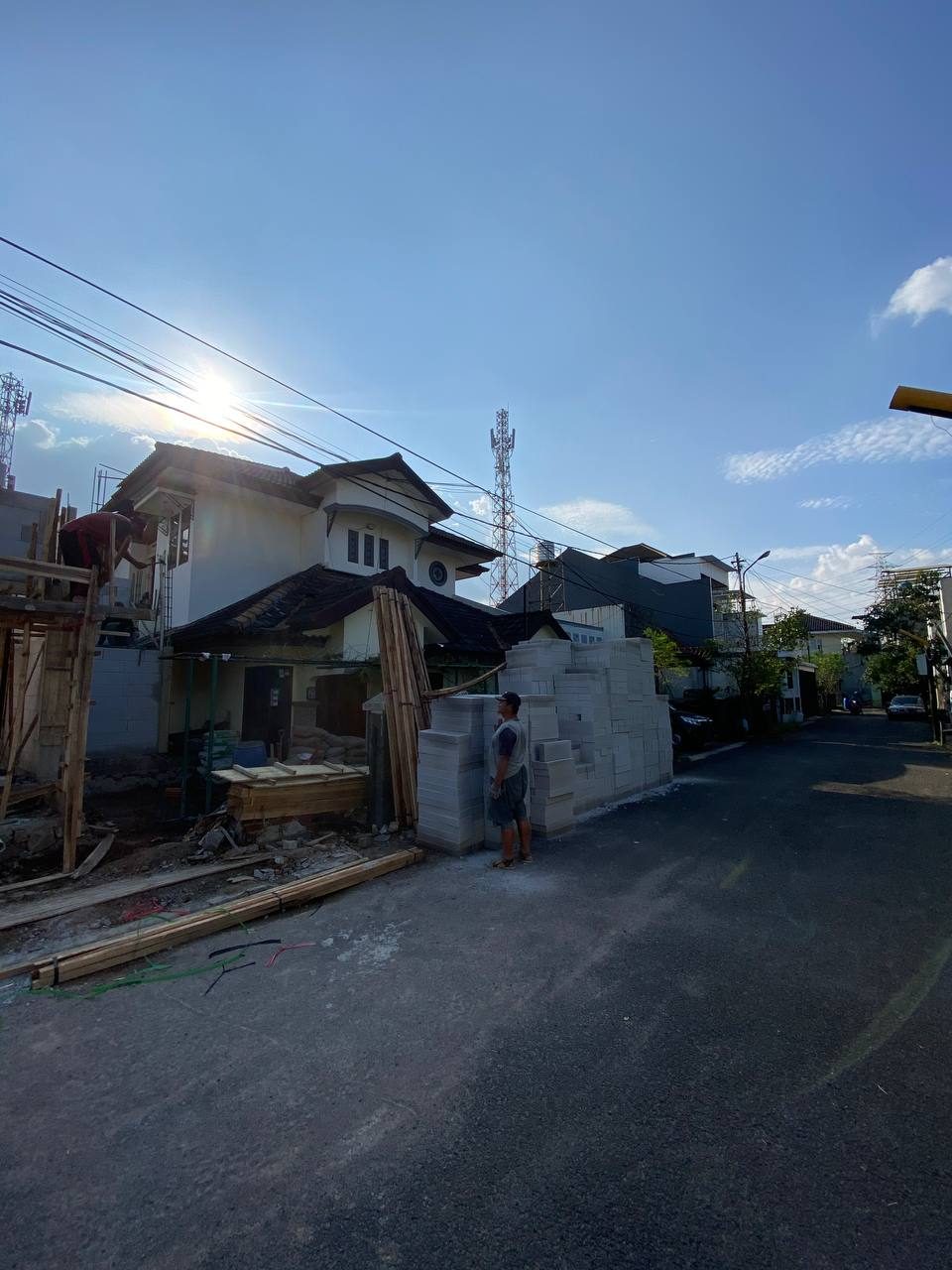 Proyek Ligar — rumah multi-lantai dalam konstruksi